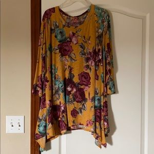 Honeyme curvy boutique shirt. Size XXL